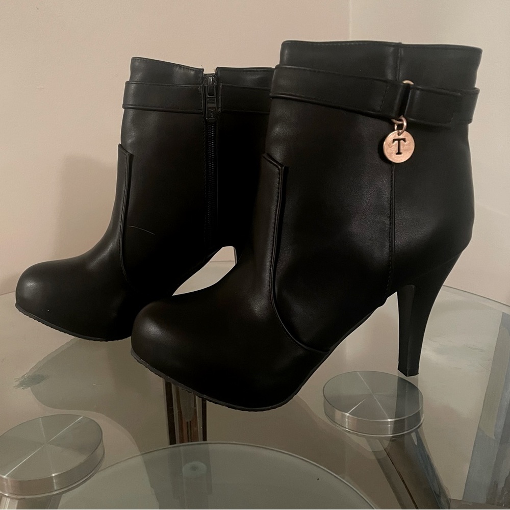 Black Faux Leather and Fur Lined Stiletto Ankle Boots. Side Zip NWOT